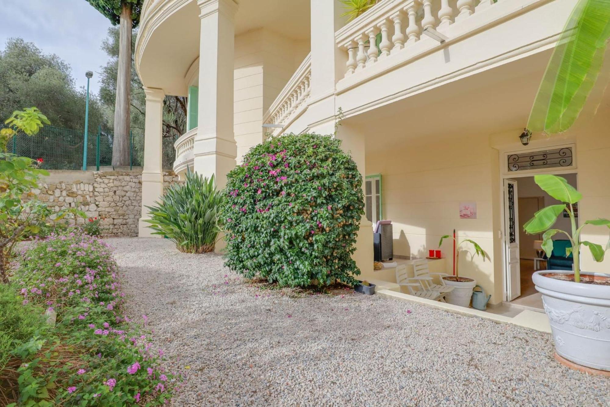 "Le Garavan Palace" Idyllique, Proche Gare Et Plage Menton Exteriör bild